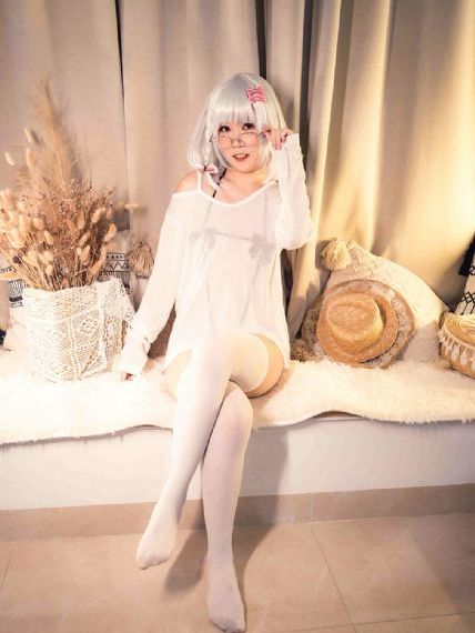 年轻的小婊2中文版