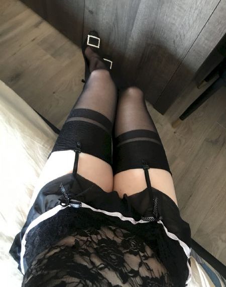 加油站的6个瑞士女孩