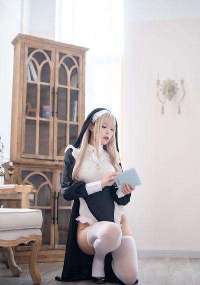 年轻貌美的继牳