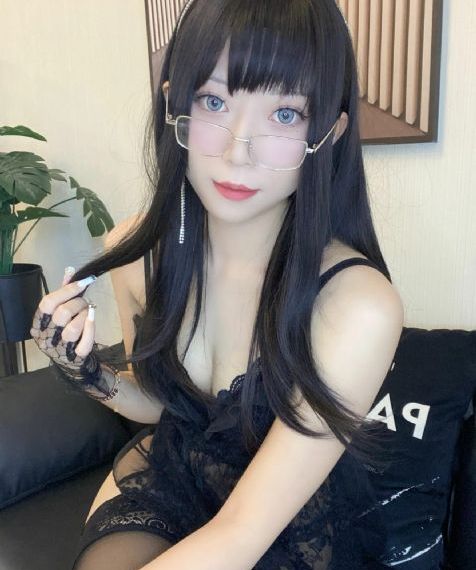 浴室里强摁做开腿呻吟拼免费视频
