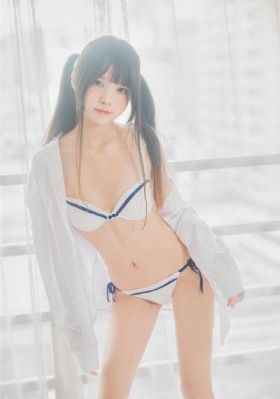 大胸女学生